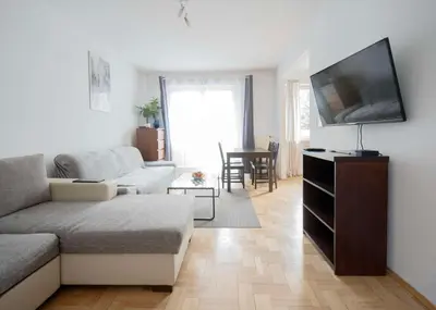 Telewizja i/lub zestaw kina domowego w obiekcie Green Kabaty Apartment 2