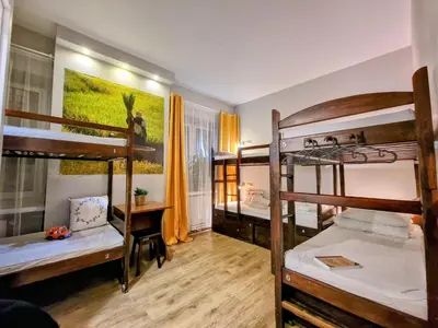 Łóżko lub łóżka w pokoju w obiekcie Hostel Helvetia - Private Rooms in City Center
