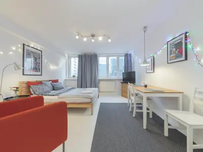 Telewizja i/lub zestaw kina domowego w obiekcie Sliska apartment Warsaw