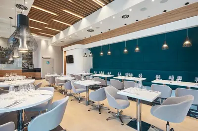 Restauracja lub miejsce do jedzenia w obiekcie Golden Tulip Warsaw Airport