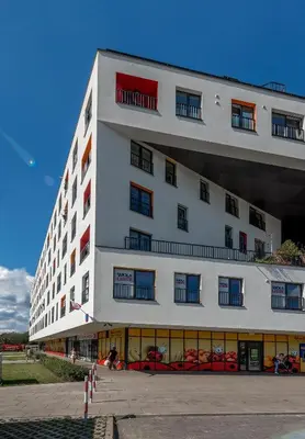 Budynek, w którym mieści się apartament