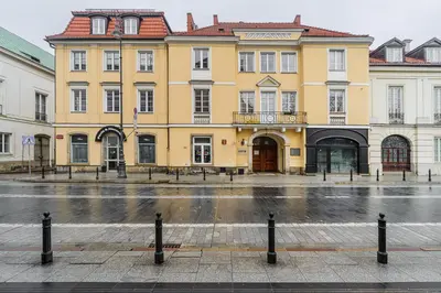 Budynek, w którym mieści się apartament
