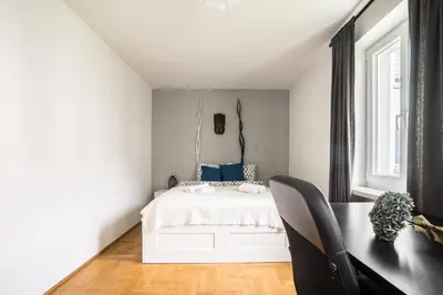 Łóżko lub łóżka w pokoju w obiekcie oompH Warsaw Central 3-bedroom Flat