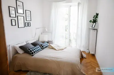 Łóżko lub łóżka w pokoju w obiekcie Warsaw Concierge Bracka Retro flat