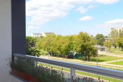 Ogród w obiekcie Apartamenty Metro Słodowiec, free parking Żeromskiego 1 CMKP- 5 min