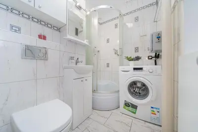 Łazienka w obiekcie UNITApartament Short Rent Apartment in Warsaw by Metro Station Rondo ONZ Apart with 3bedrooms 22