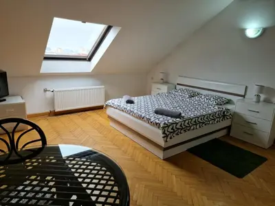 Łóżko lub łóżka w pokoju w obiekcie Green Wood Apartament Stara Ochota