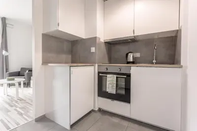 Kuchnia lub aneks kuchenny w obiekcie Chill Apartments Wola Center