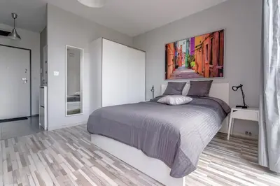 Łóżko lub łóżka w pokoju w obiekcie Chill Apartments Wola Center