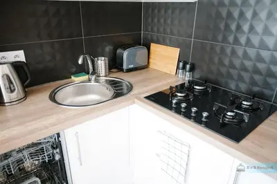 Kuchnia lub aneks kuchenny w obiekcie Warsaw Concierge Polin Apartment