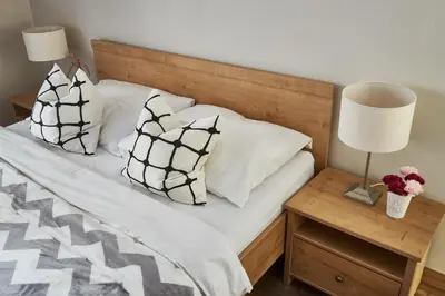 Łóżko lub łóżka w pokoju w obiekcie Noctis Apartment Tamka