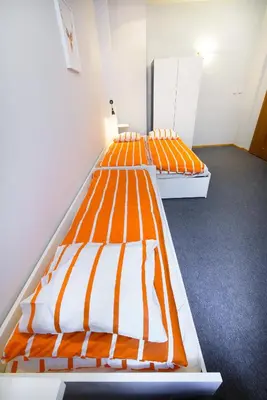 Łóżko lub łóżka w pokoju w obiekcie Constitution Square Rooms