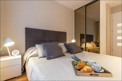 Łóżko lub łóżka w pokoju w obiekcie Chmielna Warsaw Cental Station P&O Serviced Apartments