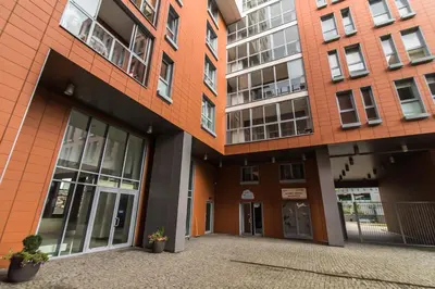 Budynek, w którym mieści się apartament
