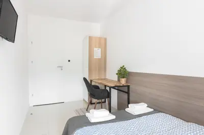 Łóżko lub łóżka w pokoju w obiekcie Sport Rooms II Chodakowska Warszawa