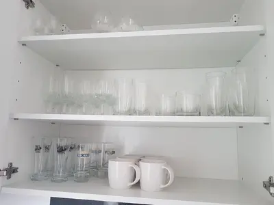 Zestaw do parzenia kawy i herbaty w obiekcie Hennela Apartment