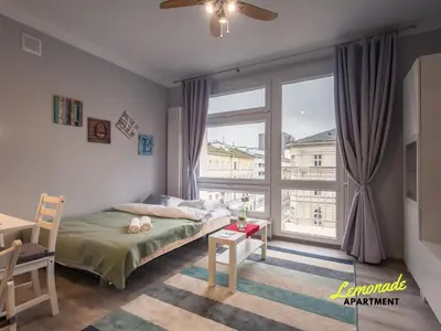 Łóżko lub łóżka w pokoju w obiekcie Lemonade Nowogrodzka