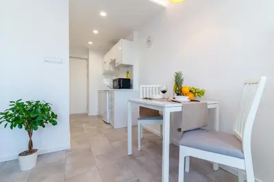 Kuchnia lub aneks kuchenny w obiekcie Bagno 7 - Modern Apartment by Noclegi Renters