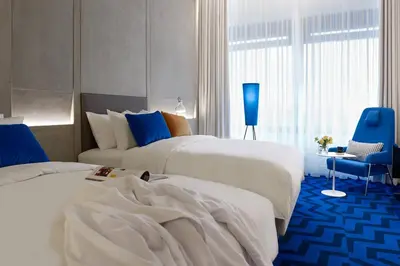 Łóżko lub łóżka w pokoju w obiekcie Renaissance Warsaw Airport Hotel