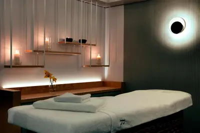 Łóżko lub łóżka w pokoju w obiekcie Renaissance Warsaw Airport Hotel
