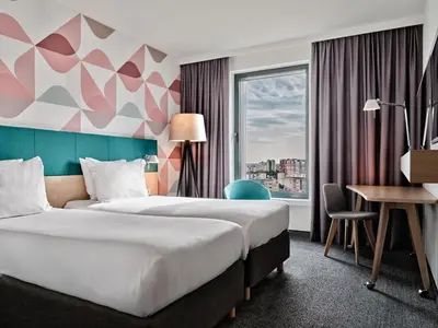 Łóżko lub łóżka w pokoju w obiekcie Holiday Inn - Warsaw City Centre by IHG