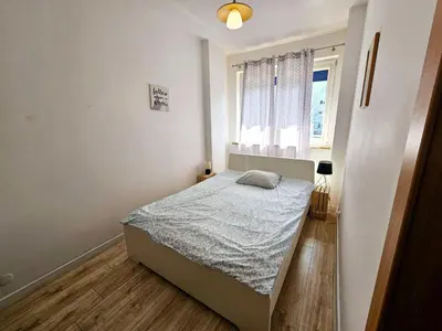 Łóżko lub łóżka w pokoju w obiekcie Green Kabaty Apartment 3
