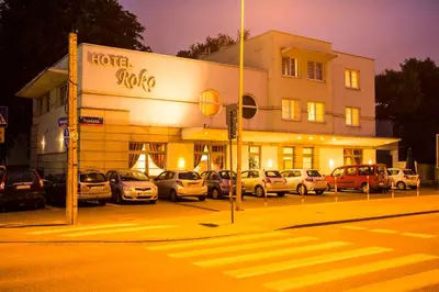 Budynek, w którym mieści się hotel