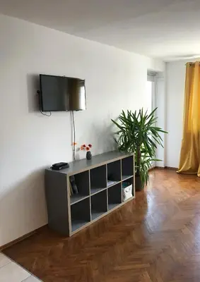 Telewizja i/lub zestaw kina domowego w obiekcie ul Złota 6- samo centrum-klimatyzacja!