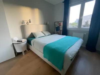 Łóżko lub łóżka w pokoju w obiekcie Royal Park Łazienki - Terrace Boutique Apartment