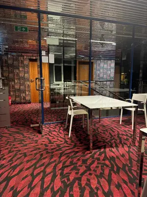 Restauracja lub miejsce do jedzenia w obiekcie Loft Car Factory