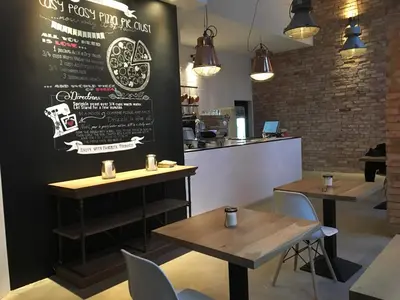 Restauracja lub miejsce do jedzenia w obiekcie ApartHostel Warszawa