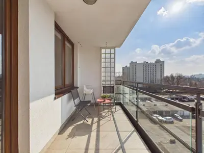 Balkon lub taras w obiekcie SuperApart Bobrowiecka 3 - Obok Centrum Olinek