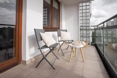 Balkon lub taras w obiekcie SuperApart Bobrowiecka 3 - Obok Centrum Olinek