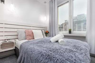 Łóżko lub łóżka w pokoju w obiekcie Apartments Madelaine Warsaw by Noclegi Renters