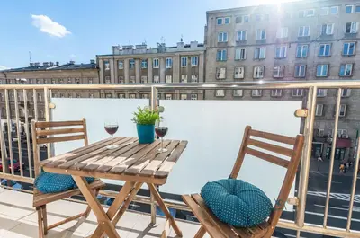 Balkon lub taras w obiekcie Apartments Madelaine Warsaw by Noclegi Renters
