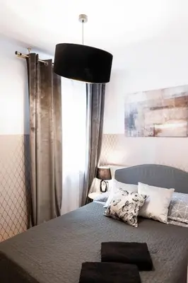 Łóżko lub łóżka w pokoju w obiekcie ClickTheFlat Constitution Square Apart Rooms
