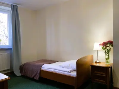 Łóżko lub łóżka w pokoju w obiekcie Hotel Łazienkowski