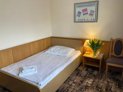 Łóżko lub łóżka w pokoju w obiekcie Karat