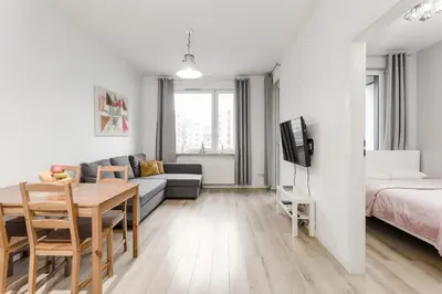 Telewizja i/lub zestaw kina domowego w obiekcie Chill Apartments Airport Apartments