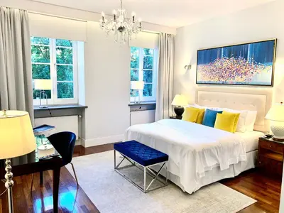 Łóżko lub łóżka w pokoju w obiekcie MONDRIAN Luxury Suites UNESCO Old Town