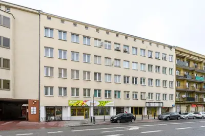 Budynek, w którym mieści się apartament