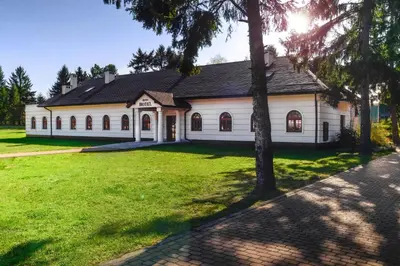 Budynek, w którym mieści się motel
