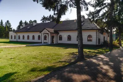 Budynek, w którym mieści się motel