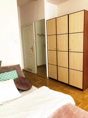 Łóżko lub łóżka w pokoju w obiekcie Sienna 93 - cozy studio by Homeprime