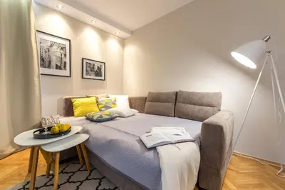 Łóżko lub łóżka w pokoju w obiekcie Chmielna 73 P&O Serviced Apartments