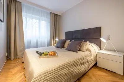 Łóżko lub łóżka w pokoju w obiekcie Chmielna 73 P&O Serviced Apartments