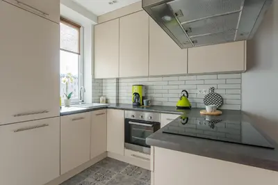 Kuchnia lub aneks kuchenny w obiekcie Chmielna 73 P&O Serviced Apartments