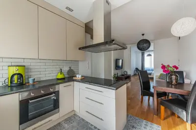Kuchnia lub aneks kuchenny w obiekcie Chmielna 73 P&O Serviced Apartments
