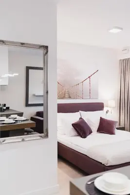 Łóżko lub łóżka w pokoju w obiekcie LuxLux Apartments Metro Slodowiec
