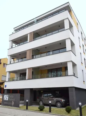 Budynek, w którym mieści się apartament